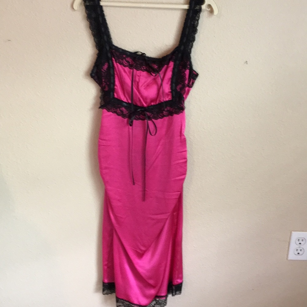 Brand new with tags 😍🤩🤩Betsey Johnson Fushia evening gown 👗💃💃🌺